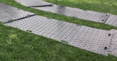 track mats with eight handles